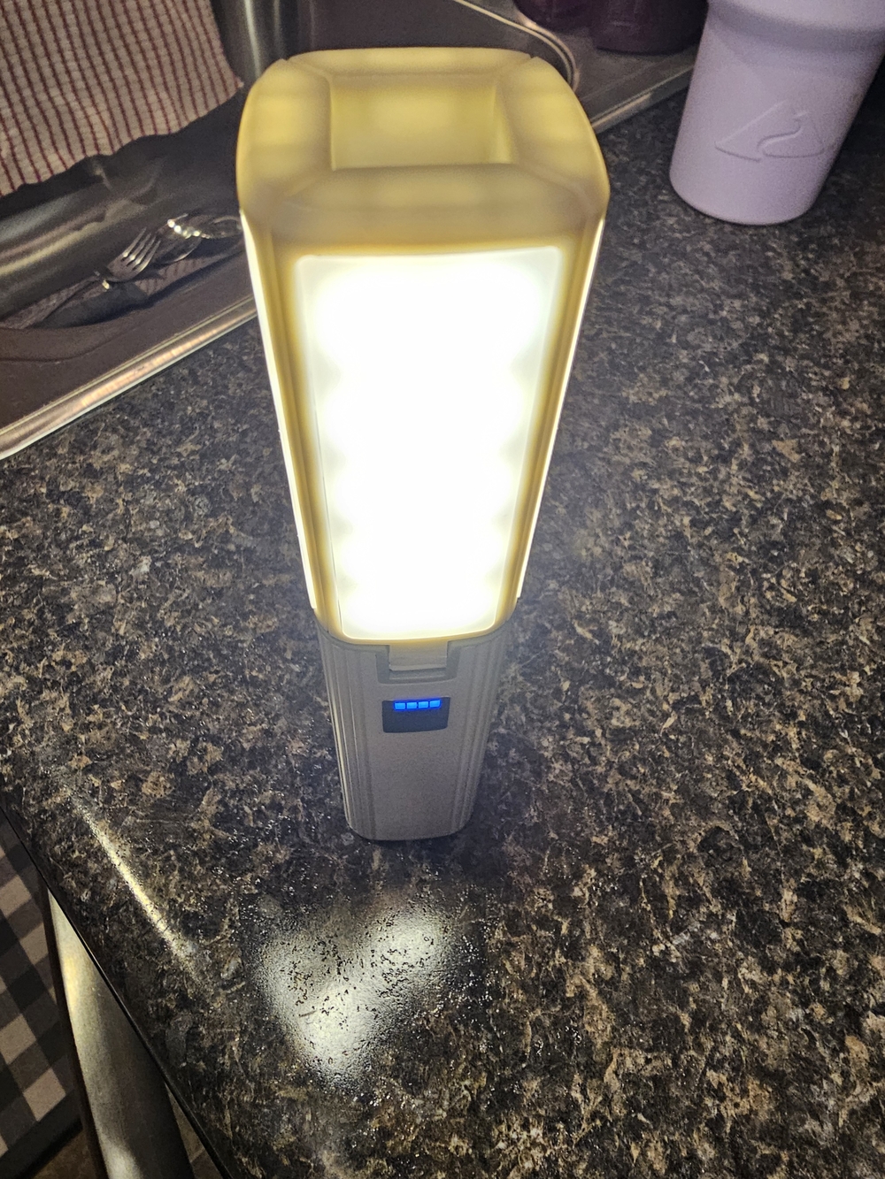 LED Camping Light & Flashlight - White - Picture 4 of 5